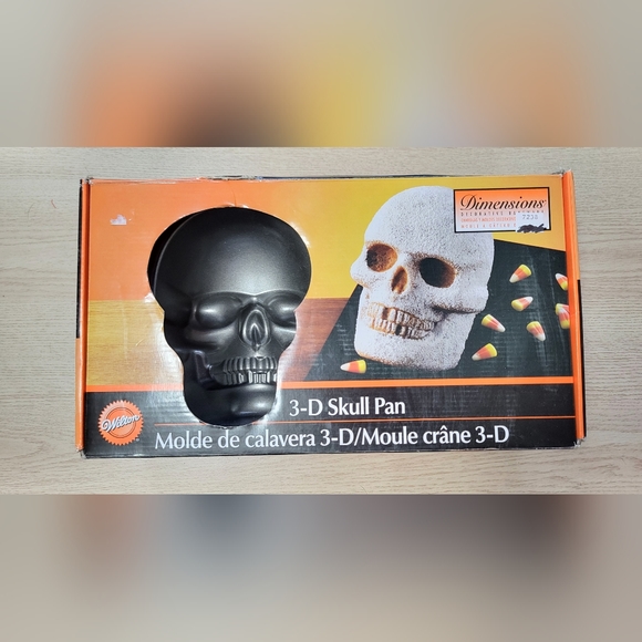 Wilton 3-D Skull Cake Pan - Picture 1 of 4